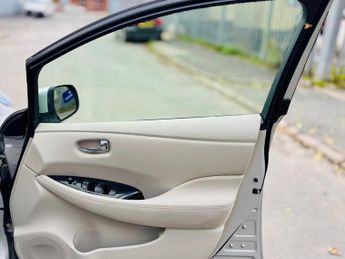 NISSAN LEAF 24kWh Auto 5dr