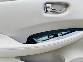 NISSAN LEAF 24kWh Auto 5dr