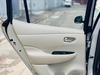NISSAN LEAF 24kWh Auto 5dr