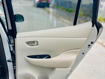NISSAN LEAF 24kWh Auto 5dr