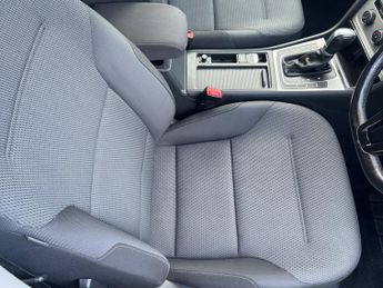 VOLKSWAGEN GOLF 1.6 TDI 105 SE 5dr DSG