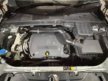 LAND ROVER FREELANDER 2.2 SD4 SE Tech 5dr Auto