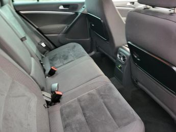VOLKSWAGEN TIGUAN 2.0 TDi BlueMotion Tech SE 5dr DSG