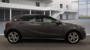 Mercedes A Class A200d Sport 5dr ++ SAT NAV / LEATHER / CAMERA / ULEZ / 5 SERVICE