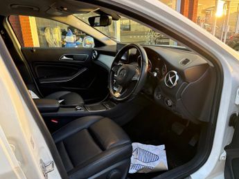 MERCEDES-BENZ GLA GLA 220d 4Matic Sport Executive 5dr Auto ++ LEATHER / ULEZ / CAM