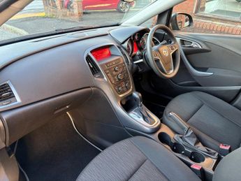 VAUXHALL ASTRA 1.6i 16V Design 5dr Auto