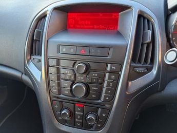 VAUXHALL ASTRA 1.6i 16V Design 5dr Auto