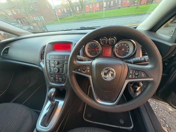 VAUXHALL ASTRA 1.6i 16V Design 5dr Auto