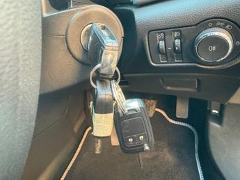 VAUXHALL ASTRA 1.6i 16V Design 5dr Auto