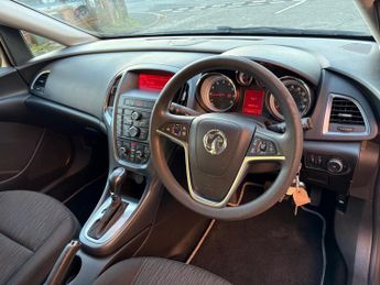 VAUXHALL ASTRA 1.6i 16V Design 5dr Auto