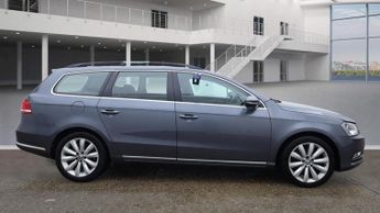 Volkswagen Passat 2.0 TDI BMT Highline 5dr ++ 11 VW SERVICES / 35 TAX / SAT NAV / 