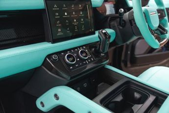 LAND ROVER DEFENDER 2.0 P400e X-Dynamic HSE 110 5dr Auto