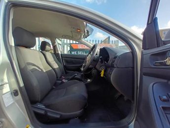 TOYOTA AVENSIS 1.8 VVT-i Colour Collection 5dr