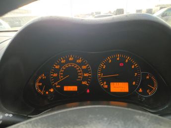 TOYOTA AVENSIS 1.8 VVT-i Colour Collection 5dr