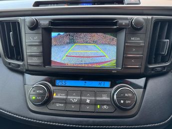 TOYOTA RAV4 2.2 D-CAT Invincible 5dr Auto