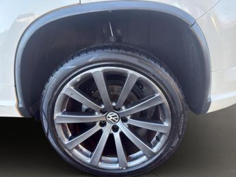 VOLKSWAGEN TIGUAN 2.0 TDi R-Line 5dr Auto