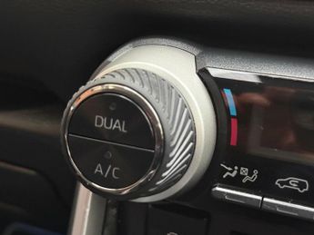 TOYOTA RAV4 2.5 VVT-i Hybrid Design 5dr CVT