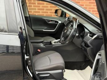 TOYOTA RAV4 2.5 VVT-i Hybrid Design 5dr CVT