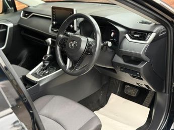 TOYOTA RAV4 2.5 VVT-i Hybrid Design 5dr CVT
