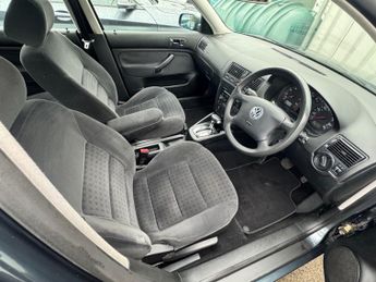 VOLKSWAGEN GOLF 2.0 SE 5dr Auto
