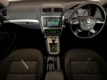 SKODA OCTAVIA 2.0 TDI CR Elegance 5dr DSG