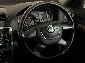 SKODA OCTAVIA 2.0 TDI CR Elegance 5dr DSG