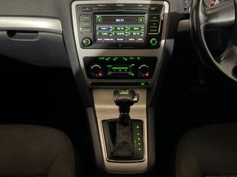 SKODA OCTAVIA 2.0 TDI CR Elegance 5dr DSG