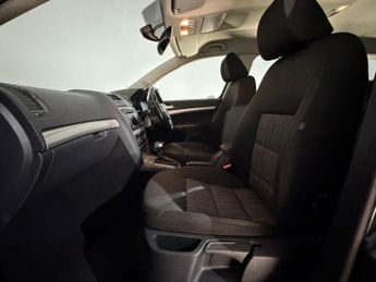 SKODA OCTAVIA 2.0 TDI CR Elegance 5dr DSG