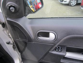 FORD FUSION 1.6 Zetec 5dr Auto [Climate] New MOT included.