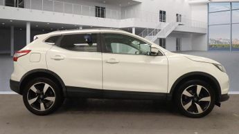 Nissan Qashqai 1.2 DiG-T N-Connecta 5dr ++ PANROOF / NAV / CAMERA / ULEZ ++