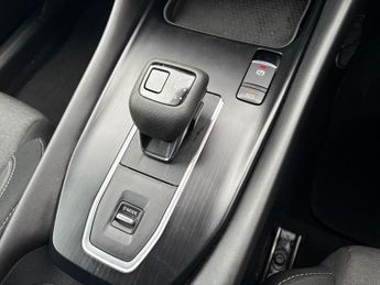 NISSAN QASHQAI 1.3 DiG-T MH 158 N-Connecta Automatic