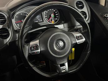 VOLKSWAGEN TIGUAN 2.0 TDi BlueMotion Tech R-Line 177 5dr DSG
