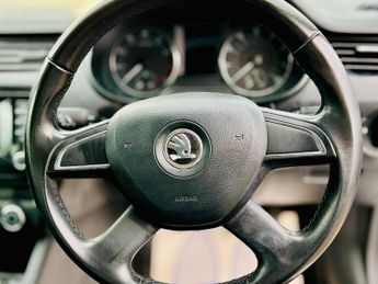 SKODA OCTAVIA 1.4 TSI SE Plus 5dr DSG