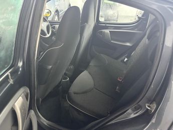 PEUGEOT 107 1.0 Urban 5dr