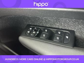 VOLVO XC40 2.0 B4 MHEV Momentum SUV 5dr Petrol Hybrid Auto AWD Euro 6 (s/s)