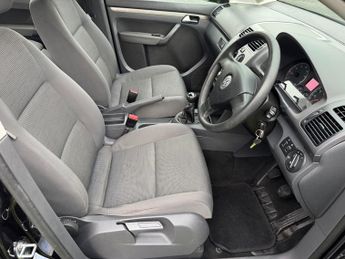 VOLKSWAGEN TOURAN 1.6 S 5dr