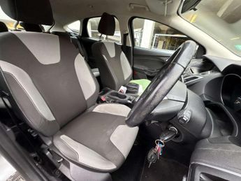 FORD FOCUS 1.6 125 Zetec 5dr Powershift