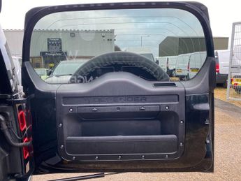 LAND ROVER DEFENDER 3.0 D250 X-Dynamic SE 110 5dr 24K FLRSH+WARRANTY STEPS LIGHT BAR