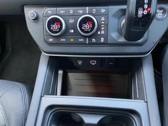 LAND ROVER DEFENDER 3.0 D250 X-Dynamic SE 110 5dr 24K FLRSH+WARRANTY STEPS LIGHT BAR