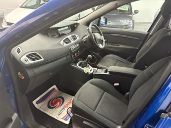 RENAULT SCENIC 1.6 VVT TomTom Edition 5dr