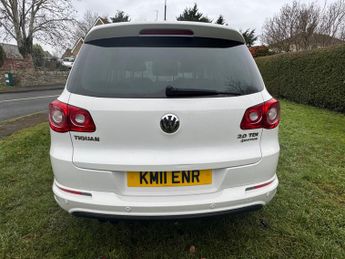 VOLKSWAGEN TIGUAN 2.0 TDi R-Line 5dr DSG