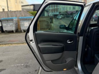 RENAULT SCENIC 2.0 VVT Dynamique S 5dr Auto