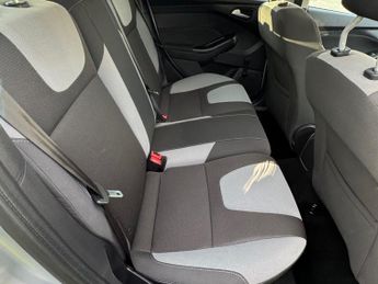 FORD FOCUS 1.6 125 Zetec 5dr Powershift
