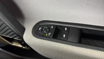 MINI ELECTRIC COOPER E 40.7kWh Exclusive Hatchback 3dr Electric Auto (184 ps)