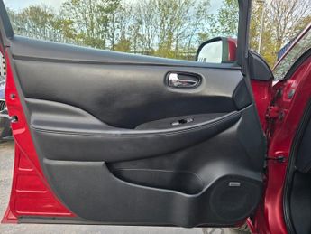 NISSAN LEAF 80kW Tekna 24kWh 5dr Auto