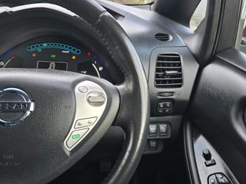 NISSAN LEAF 80kW Tekna 24kWh 5dr Auto