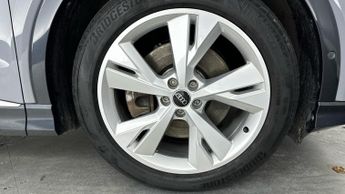 AUDI Q4 E-TRON 40 S line SUV 5dr Electric Auto 82kWh (204 ps)