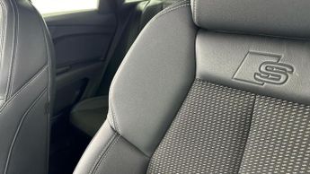 AUDI Q4 E-TRON 40 S line SUV 5dr Electric Auto 82kWh (204 ps)