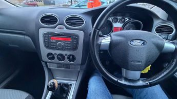 FORD FOCUS 1.6 Zetec 5dr