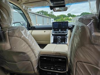 TOYOTA LAND CRUISER LC300 ZX V6 3.5cc Petrol DELIVERY MILEAGE ONLY 